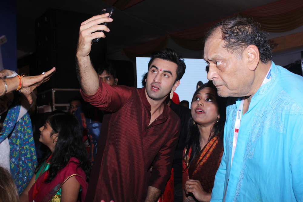 Bollywood celebs like Kajol and Ranbir Kapoor are celebrating Durga Ashtami with family and friends. The Tamasha actor greeted all his fans and was all smiles for the shutterbugs. Kajol,Ranbir Kapoor,Durga Ashtami,Durga Ashtami celebrations,Celebs celebrates Durga Ashtami,Durga Ashtami celebration pics,Durga Ashtami celebration images,Durga Ashtami celebration photos,Durga Ashtami celebration stills,Durga Ashtami celebration pictur