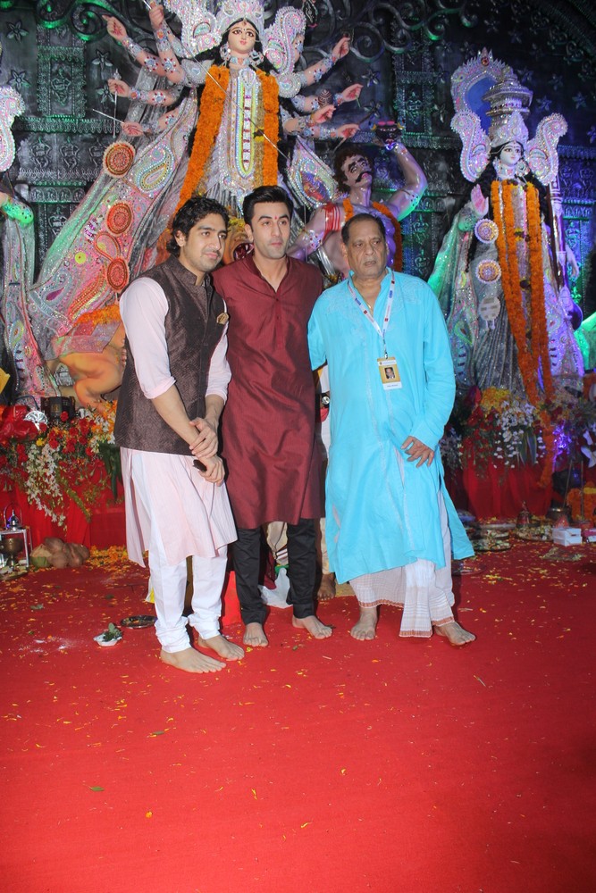 Bollywood celebs like Kajol and Ranbir Kapoor are celebrating Durga Ashtami with family and friends. The Tamasha actor greeted all his fans and was all smiles for the shutterbugs. Kajol,Ranbir Kapoor,Durga Ashtami,Durga Ashtami celebrations,Celebs celebrates Durga Ashtami,Durga Ashtami celebration pics,Durga Ashtami celebration images,Durga Ashtami celebration photos,Durga Ashtami celebration stills,Durga Ashtami celebration pictur