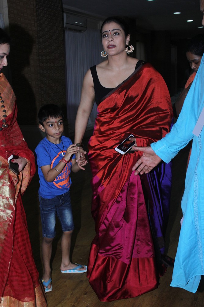Bollywood celebs like Kajol and Ranbir Kapoor are celebrating Durga Ashtami with family and friends. The Tamasha actor greeted all his fans and was all smiles for the shutterbugs. Kajol,Ranbir Kapoor,Durga Ashtami,Durga Ashtami celebrations,Celebs celebrates Durga Ashtami,Durga Ashtami celebration pics,Durga Ashtami celebration images,Durga Ashtami celebration photos,Durga Ashtami celebration stills,Durga Ashtami celebration pictur