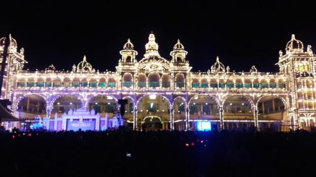 Noted Kannada writer Chennaveera Kanavi inaugurated the 406th edition of the state festival by offering prayers at Hindu goddess Chamundeshwari temple atop the hill on the city's outskirts in the presence of Karnataka Chief Minister Siddaramaiah and other dignitaries.