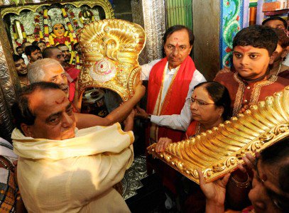 The offering was made on behalf of the state government on the occasion of Devi Navarathrulu celebrations, the festival of nine sacred nights on which goddess is offered special prayers as part of the Dasara festivities. KCR, as the Chief Minister is popularly called, made the offering to fulfill the vow that he would present ornaments to various gods and goddesses in both the Telugu states, if a separate Telangana state was carved out of Andhra Pradesh. Telangana CM,Telangana CM K Chandrasekhar Rao,Chandrasekhar Rao,Chandrasekhar Rao Offers Rs 3.5 Crore Golden Crown,3.5 Crore Golden Crown,Golden Crown to Temple,Bhadrakali in Warangal,Warangal