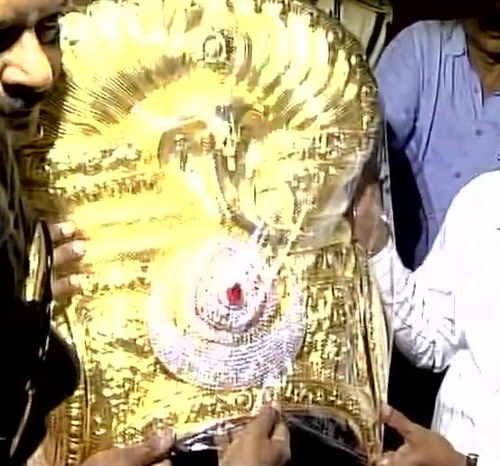 On the orders of the state government the special crown was made by GRT jewellers. The chief minister and his wife offered special prayers at the Bhadrakali temple. Telangana CM,Telangana CM K Chandrasekhar Rao,Chandrasekhar Rao,Chandrasekhar Rao Offers Rs 3.5 Crore Golden Crown,3.5 Crore Golden Crown,Golden Crown to Temple,Bhadrakali in Warangal,Warangal