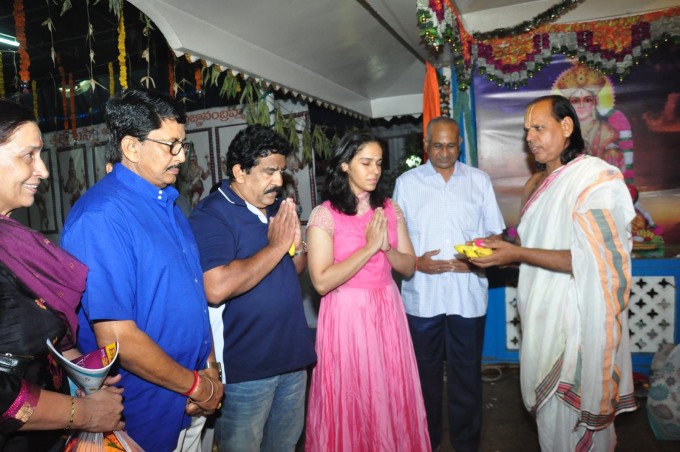 Check out the photos of Badminton Player Saina Nehwal visits Film Nagar Temple in Hyderabad. Saina Nehwal visits Film Nagar Temple,Saina Nehwal at Film Nagar Temple,Film Nagar Temple,Saina Nehwal,Indian Shuttler Saina Nehwal,Saina Nehwal pics,Saina Nehwal images,Saina Nehwal photos,Saina Nehwal stills,Saina Nehwal pictures