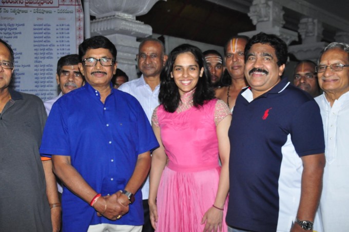 Check out the photos of Badminton Player Saina Nehwal visits Film Nagar Temple in Hyderabad. Saina Nehwal visits Film Nagar Temple,Saina Nehwal at Film Nagar Temple,Film Nagar Temple,Saina Nehwal,Indian Shuttler Saina Nehwal,Saina Nehwal pics,Saina Nehwal images,Saina Nehwal photos,Saina Nehwal stills,Saina Nehwal pictures