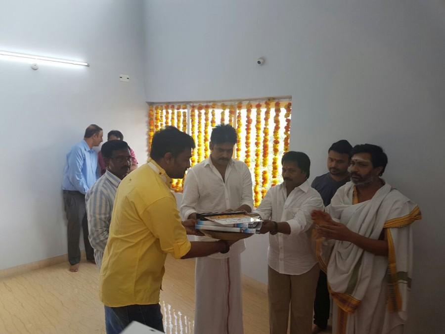 "It was a very low-key launch. Pawan Kalyan, director Neason and producer A.M. Rathnam attended the event. The film will go on the floors next year,". Interestingly, Pawan Kalyan's next two films are remakes of Tamil hits. Pawan Kalyan,AM Rathnam,Power Star Pawan Kalyan,Jyoti Krishna,Sharrat Maraar,Pawan Kalyan and AM Rathnam,Pawan Kalyan and AM Rathnam new movie launched,Pawan Kalyan and AM Rathnam movie,Pawan Kalyan and AM Rathnam movie pooja,pawan kalyan,Pawan Kalyan nex