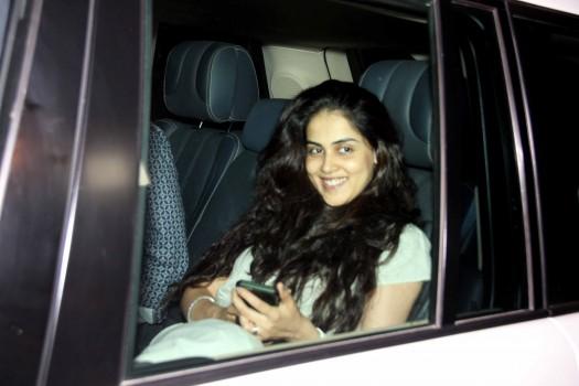 Photos of Riteish Deshmukh, Genelia D'Souza spotted at Bandra olive.