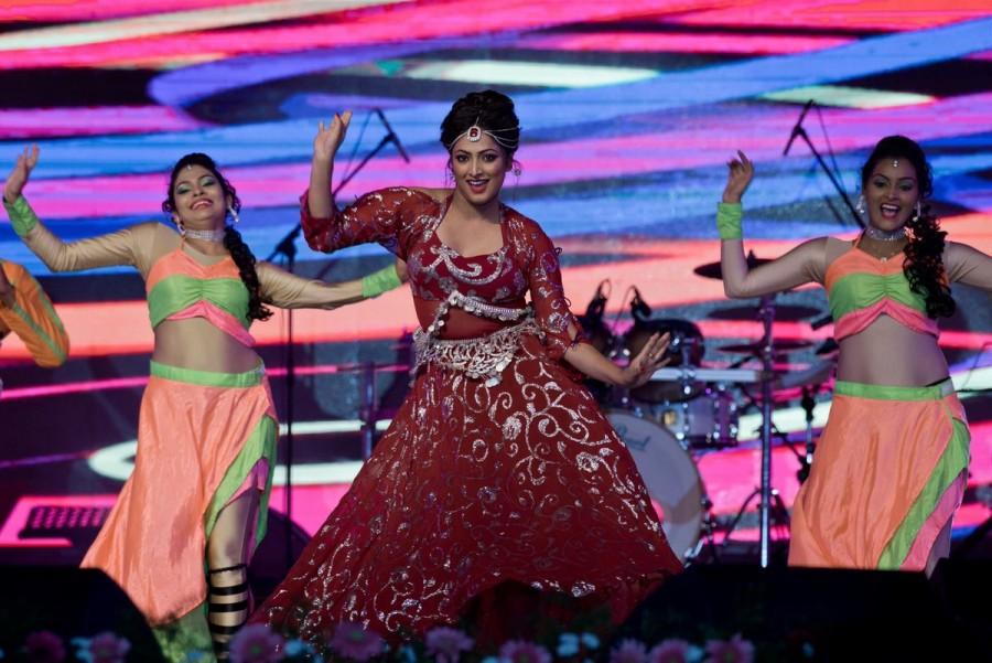Sandalwood celebs like Darshan, Srujan Lokesh, Aditya, Hariprriya, Bhavana Rao, Diganth, VJ Anushree, Sruthi Hariharan, Harshika Poonacha at Yuva Dasara celebration in Mysore. Darshan,Srujan Lokesh,Aditya,Hariprriya,Yuva Dasara,Yuva Dasara celebration,Darshan at Yuva Dasara celebration,Srujan Lokesh at Yuva Dasara celebration,Aditya at Yuva Dasara celebration,Hariprriya at Yuva Dasara celebration,Yuva Dasara celebration pics