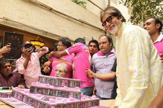 On his 74th birthday on Tuesday, Bollywood megastar Amitabh Bachchan unveiled a jukebox gifted to him by his fans. He said it is 