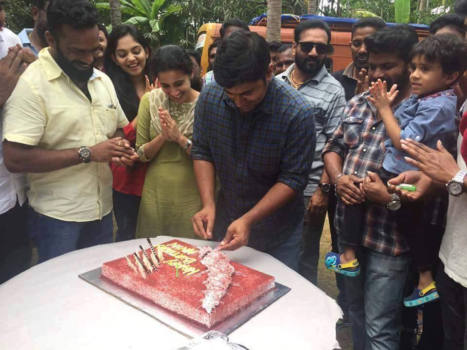 Nivin Pauly, an actor from Mollywood who is the heart throb of south Indian ladies celebrates his 32nd Birthday on Njandukalude Nattil Oridavela sets. Nivin Pauly,Nivin Pauly birthday celebrations,Nivin Pauly birthday celebration pics,Nivin Pauly birthday celebration images,Nivin Pauly birthday celebration photos,Nivin Pauly birthday celebration stills,Nivin Pauly birthday celebration pictures,Njandukal