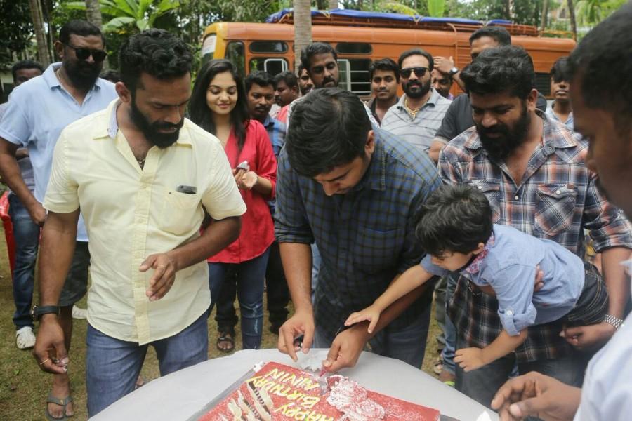 Nivin Pauly, an actor from Mollywood who is the heart throb of south Indian ladies celebrates his 32nd Birthday on Njandukalude Nattil Oridavela sets. Nivin Pauly,Nivin Pauly birthday celebrations,Nivin Pauly birthday celebration pics,Nivin Pauly birthday celebration images,Nivin Pauly birthday celebration photos,Nivin Pauly birthday celebration stills,Nivin Pauly birthday celebration pictures,Njandukal