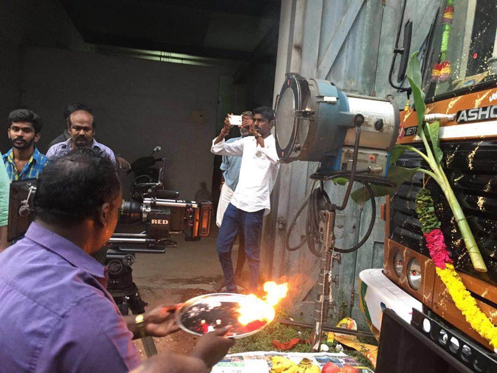 Actor Vishal, Prasanna, Director Myskkin and Team celebrate Ayudha Pooja on the set of Thupparivalan on location. Vishal,Prasanna,Director Myskkin,Thupparivalan,Ayudha Pooja,Thupparivalan on the sets,Thupparivalan pics,Thupparivalan images,Thupparivalan photos,Thupparivalan stills,Thupparivalan pictures