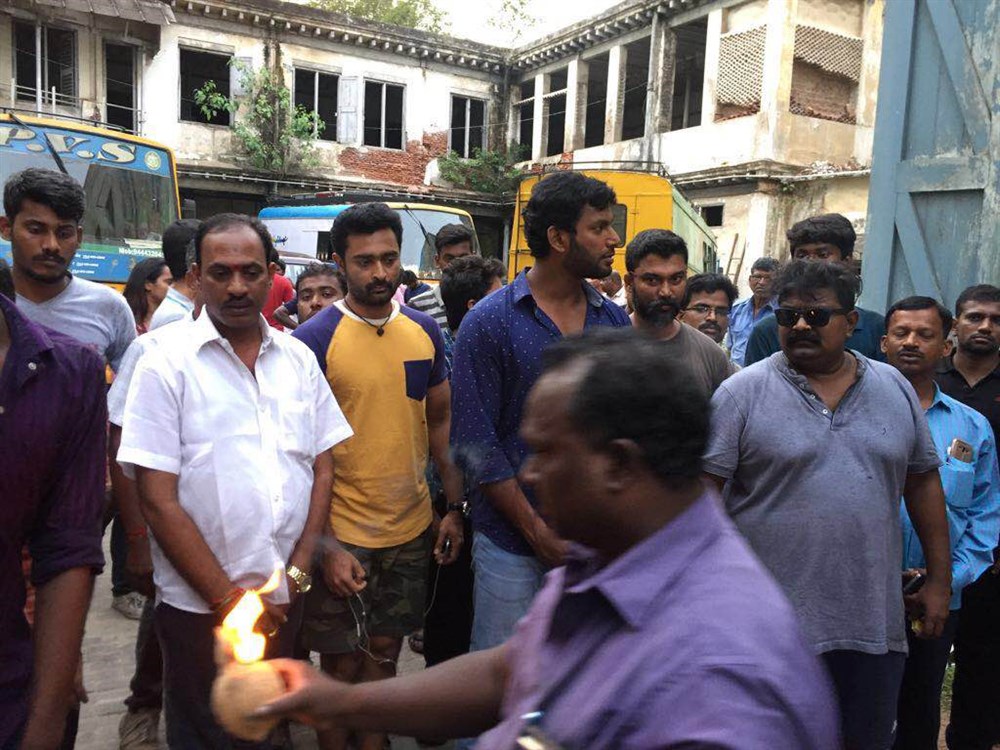 Actor Vishal, Prasanna, Director Myskkin and Team celebrate Ayudha Pooja on the set of Thupparivalan on location. Vishal,Prasanna,Director Myskkin,Thupparivalan,Ayudha Pooja,Thupparivalan on the sets,Thupparivalan pics,Thupparivalan images,Thupparivalan photos,Thupparivalan stills,Thupparivalan pictures