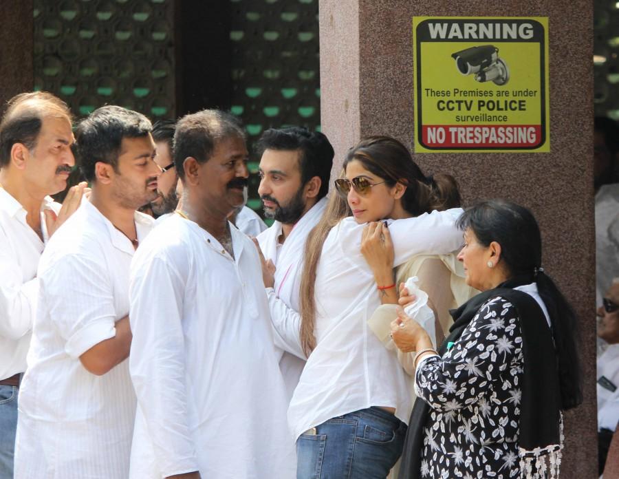 Shilpa Shetty's father died on Tuesday due to cardiac arrest.The funeral of Shilpa's father was held on Wednesday morning in Mumbai. Several Bollywood celebrities arrived at the crematorium to pay their respect. Akshay Kumar,Abhishek Bachchan,Shilpa Shetty's father funeral,Shilpa Shetty father funeral,Surendra Shetty funeral,Surendra Shetty funeral pics,Surendra Shetty funeral images,Surendra Shetty funeral photos,Surendra Shetty funeral stills,Surendra Shet