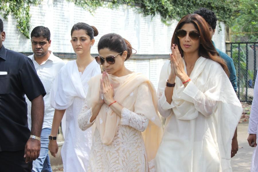 "We are deeply saddened to confirm the passing away of Surendra Shetty, husband of Sunanda Shetty and loving father to Shilpa Shetty Kundra and Shamita Shetty," Shilpa said in a statement here. Akshay Kumar,Abhishek Bachchan,Shilpa Shetty's father funeral,Shilpa Shetty father funeral,Surendra Shetty funeral,Surendra Shetty funeral pics,Surendra Shetty funeral images,Surendra Shetty funeral photos,Surendra Shetty funeral stills,Surendra Shet