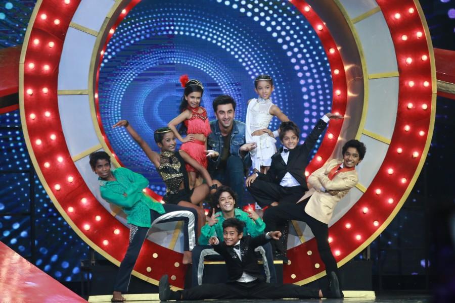 Bollywood actor Ranbir Kapoor has recently visited on the sets of dance reality show 'Super Dancer' to promote his upcoming film Ae Dil Hai Mushkil. Ranbir Kapoor,Ranbir Kapoor promotes Ae Dil Hai Mushkil,Ae Dil Hai Mushkil,Ae Dil Hai Mushkil promotion,Ae Dil Hai Mushkil movie promotion,Super Dancer,Ranbir Kapoor on the set of Super Dancer,Ranbir Kapoor at Super Dancer