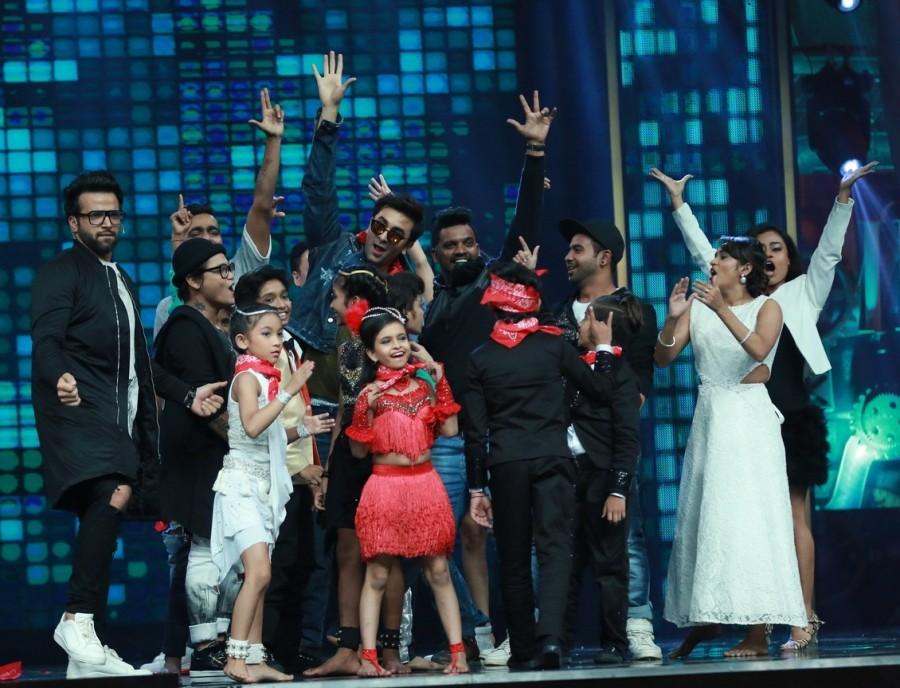 Bollywood actor Ranbir Kapoor has recently visited on the sets of dance reality show 'Super Dancer' to promote his upcoming film Ae Dil Hai Mushkil. Ranbir Kapoor,Ranbir Kapoor promotes Ae Dil Hai Mushkil,Ae Dil Hai Mushkil,Ae Dil Hai Mushkil promotion,Ae Dil Hai Mushkil movie promotion,Super Dancer,Ranbir Kapoor on the set of Super Dancer,Ranbir Kapoor at Super Dancer