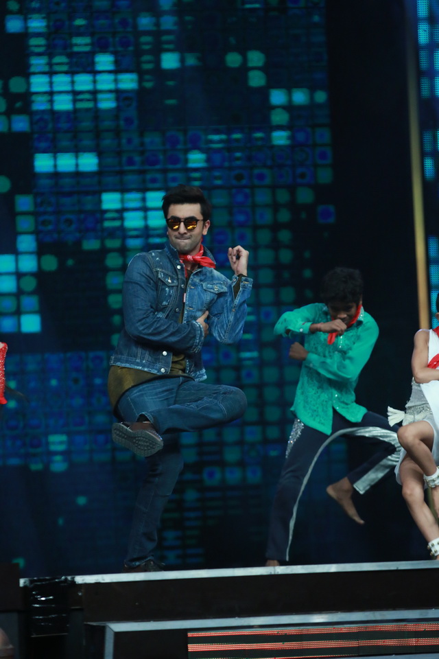 Bollywood actor Ranbir Kapoor has recently visited on the sets of dance reality show 'Super Dancer' to promote his upcoming film Ae Dil Hai Mushkil. Ranbir Kapoor,Ranbir Kapoor promotes Ae Dil Hai Mushkil,Ae Dil Hai Mushkil,Ae Dil Hai Mushkil promotion,Ae Dil Hai Mushkil movie promotion,Super Dancer,Ranbir Kapoor on the set of Super Dancer,Ranbir Kapoor at Super Dancer