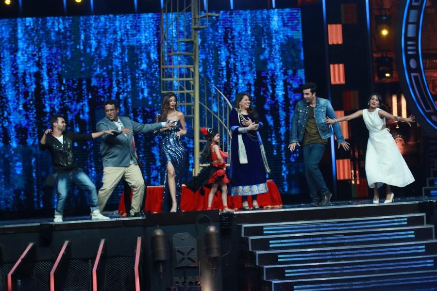 Bollywood actor Ranbir Kapoor has recently visited on the sets of dance reality show 'Super Dancer' to promote his upcoming film Ae Dil Hai Mushkil. Ranbir Kapoor,Ranbir Kapoor promotes Ae Dil Hai Mushkil,Ae Dil Hai Mushkil,Ae Dil Hai Mushkil promotion,Ae Dil Hai Mushkil movie promotion,Super Dancer,Ranbir Kapoor on the set of Super Dancer,Ranbir Kapoor at Super Dancer