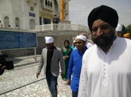 Musician AR Rahman photos,Sound engineer Resul Pukutty pictures,Nanak Shah Fakir music launch photos,Delhi Gurudwara Rakaab Ganj pictures,Rahman Resul Pukutty stills,Rahman Resul Gurudwara Rakaab Ganj