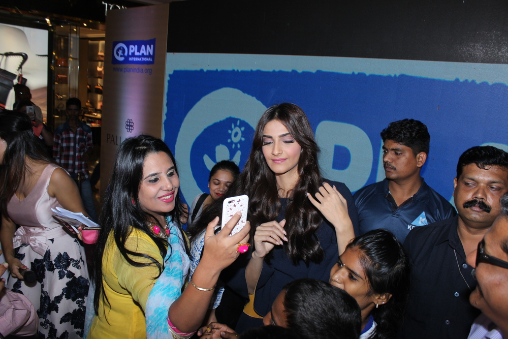 Photos of Bollywood actor Sonam Kapoor with children of Plan India during the 7th Anniversary celebration of Palladium organised by Plan India. Sonam Kapoor,7th Anniversary Celebration of Indian Leading Artists,Sonam Kapoor latest pics,Sonam Kapoor latest images,Sonam Kapoor latest photos,Sonam Kapoor latest stills,Sonam Kapoor latest pictures