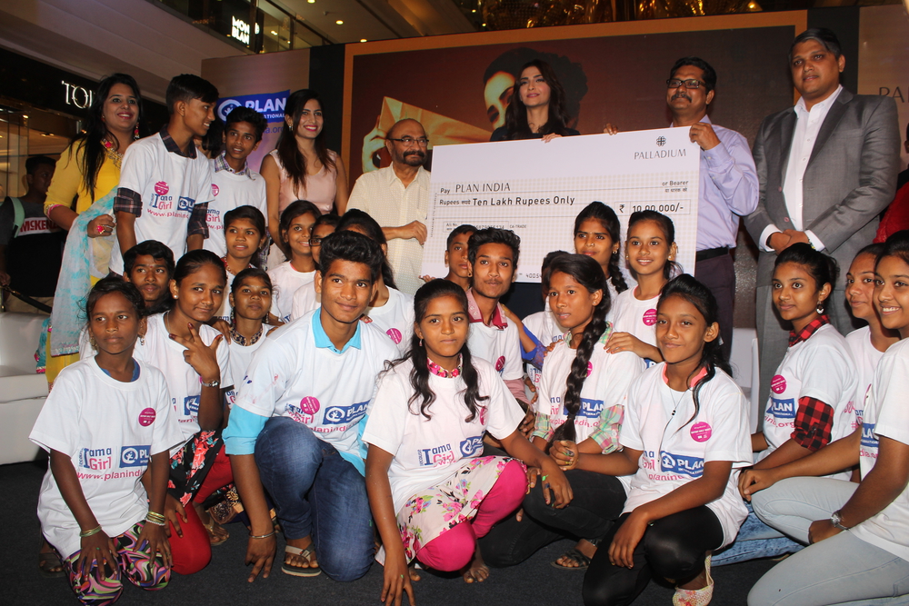 Photos of Bollywood actor Sonam Kapoor with children of Plan India during the 7th Anniversary celebration of Palladium organised by Plan India. Sonam Kapoor,7th Anniversary Celebration of Indian Leading Artists,Sonam Kapoor latest pics,Sonam Kapoor latest images,Sonam Kapoor latest photos,Sonam Kapoor latest stills,Sonam Kapoor latest pictures