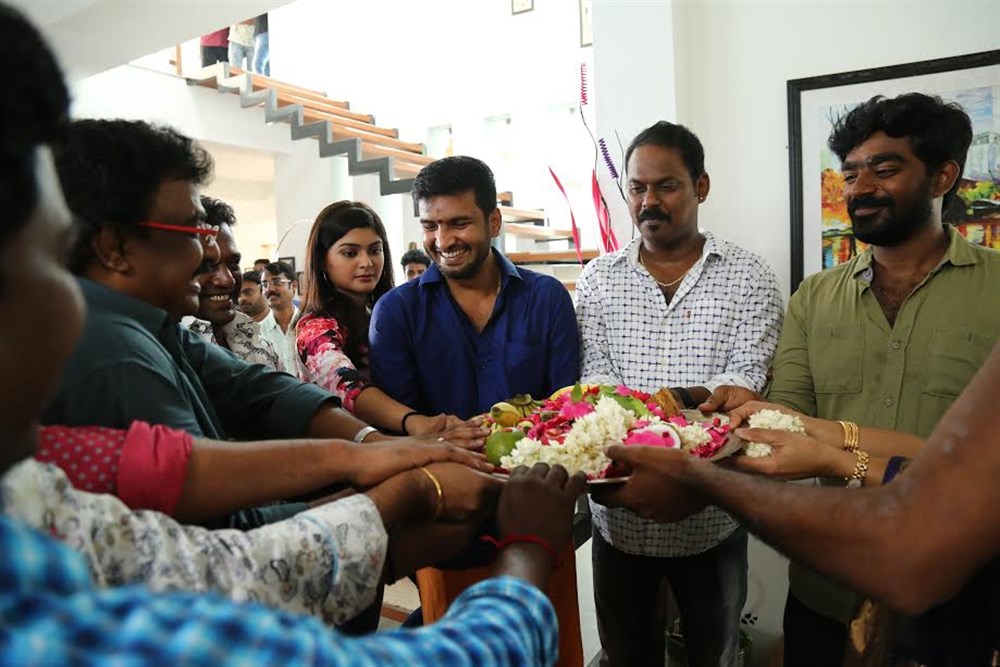 South Indian Actor Santhanam's next untitled movie launched in Chennai. Directed by Sethuraman and produced by VTV Productions. Celebs like Robo Shankar, VTV Ganesh, Vaibhavi Shandilya and others graced the event. Santhanam new movie with Sethuraman,Santhanam new movie,Santhanam new movie pooja,Santhanam new movie launch,Santhanam new movie pooja pics,Santhanam new movie pooja images,Santhanam new movie pooja stills,Santhanam new movie pooja pictures,Robo Shankar,V