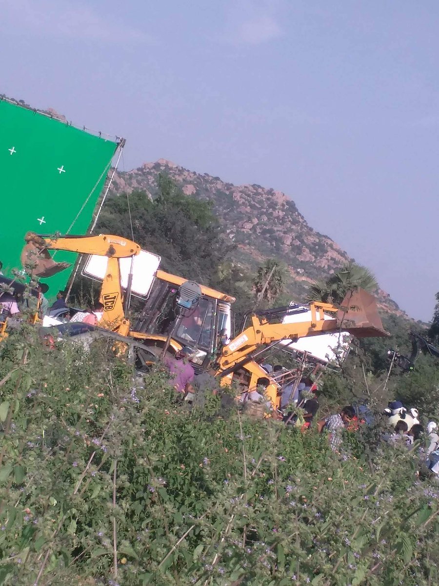 Mahesh Babu and AR Murugadoss working stills. Mahesh Babu,AR Murugadoss,Mahesh Babu and AR Murugadoss,Mahesh Babu and AR Murugadoss working stills,Mahesh Babu and AR Murugadoss working pics,Mahesh Babu working stills,Mahesh Babu working pics,Mahesh Babu working images,Mahesh Babu working photos,Mahes