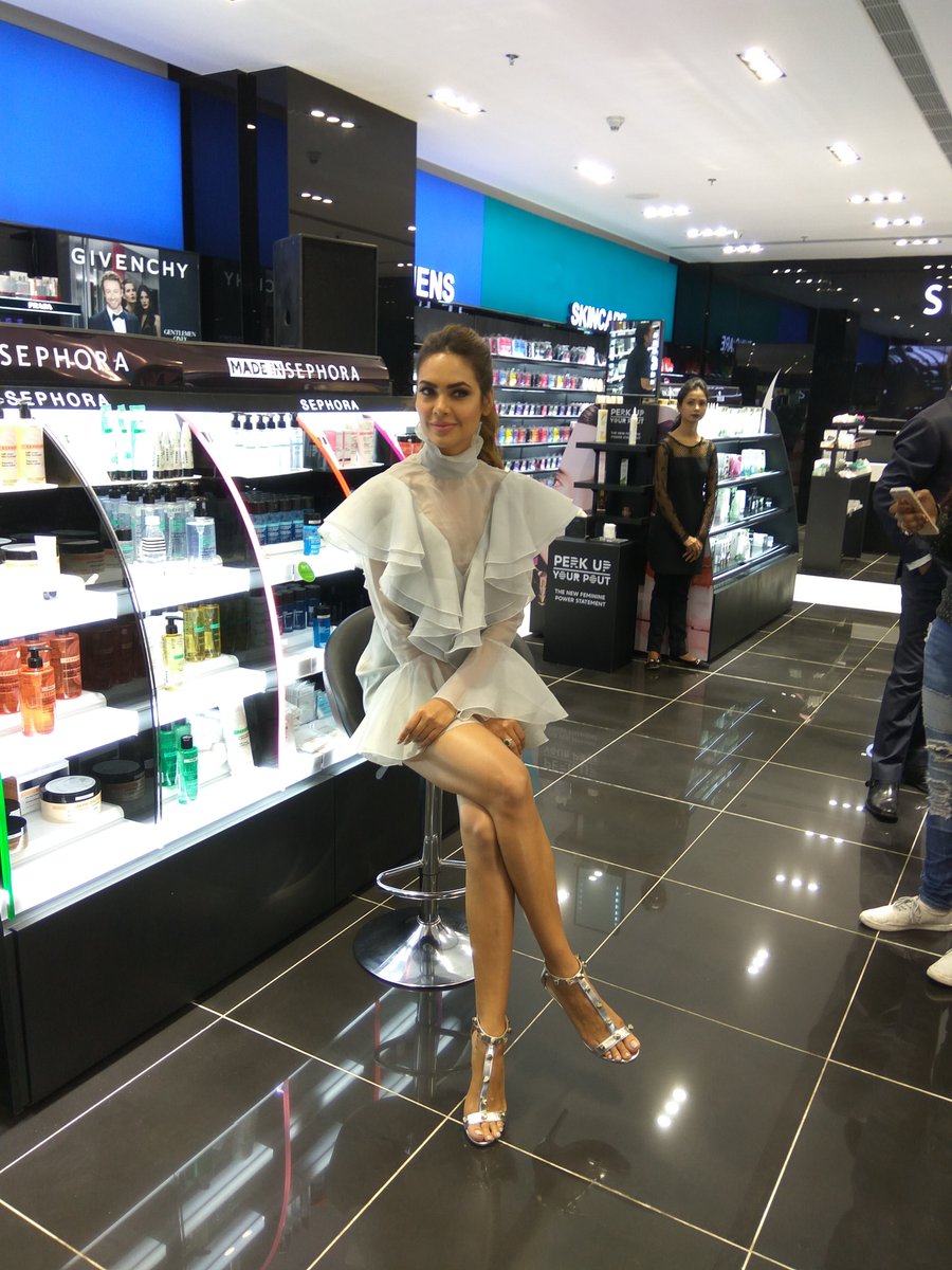 Esha Gupta Esha Gupta,Bipasha Basu,Disha Patani,Sephora store Launch,Sephora store Launch pics,Sephora store Launch images,Sephora store Launch photos,Sephora store Launch stills,Sephora store Launch pictures