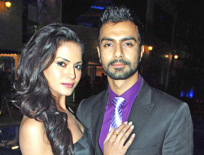 Veena Malik and Ashmit Patel Bigg Boss,Bigg Boss couples,Anupama Verma & Aryan Vaid,Sara Khan & Ali Merchant,Veena Malik & Ashmit Patel,Pooja Bedi and Akashdeep Saigal,Karishma Kotak and Vishal Karwal,Tanisha Mukherjee & Armaan Kohli,Gauhar Khan & Kushal Tandon,Ka