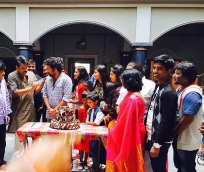 Photos of Power Star Pawan Kalyan celebrates Siva Balaji's birthday on the sets of Katama Rayudu. Pawan Kalyan,Siva Balaji,Siva Balaji birthday,Siva Balaji birthday celebrations,Pawan Kalyan on the sets of Katama Rayudu,Katama Rayudu,Katama Rayudu on the sets,Katama Rayudu pics,Katama Rayudu images,Katama Rayudu photos,Katama Rayudu stills,Katama Ray