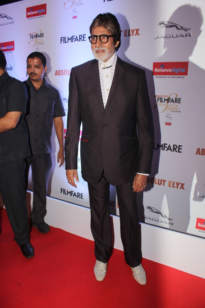 Photos of Amitabh Bachchan at Filmfare Glamour & Style Awards 2016. Amitabh Bachchan,Sidharth Malhotra,Sushant Singh Rajput,Bipasha Basu,Filmfare Glamour & Style Awards 2016,Filmfare Glamour & Style Awards,Bipasha Basu & Karan Singh,Bipasha Basu and Karan Singh