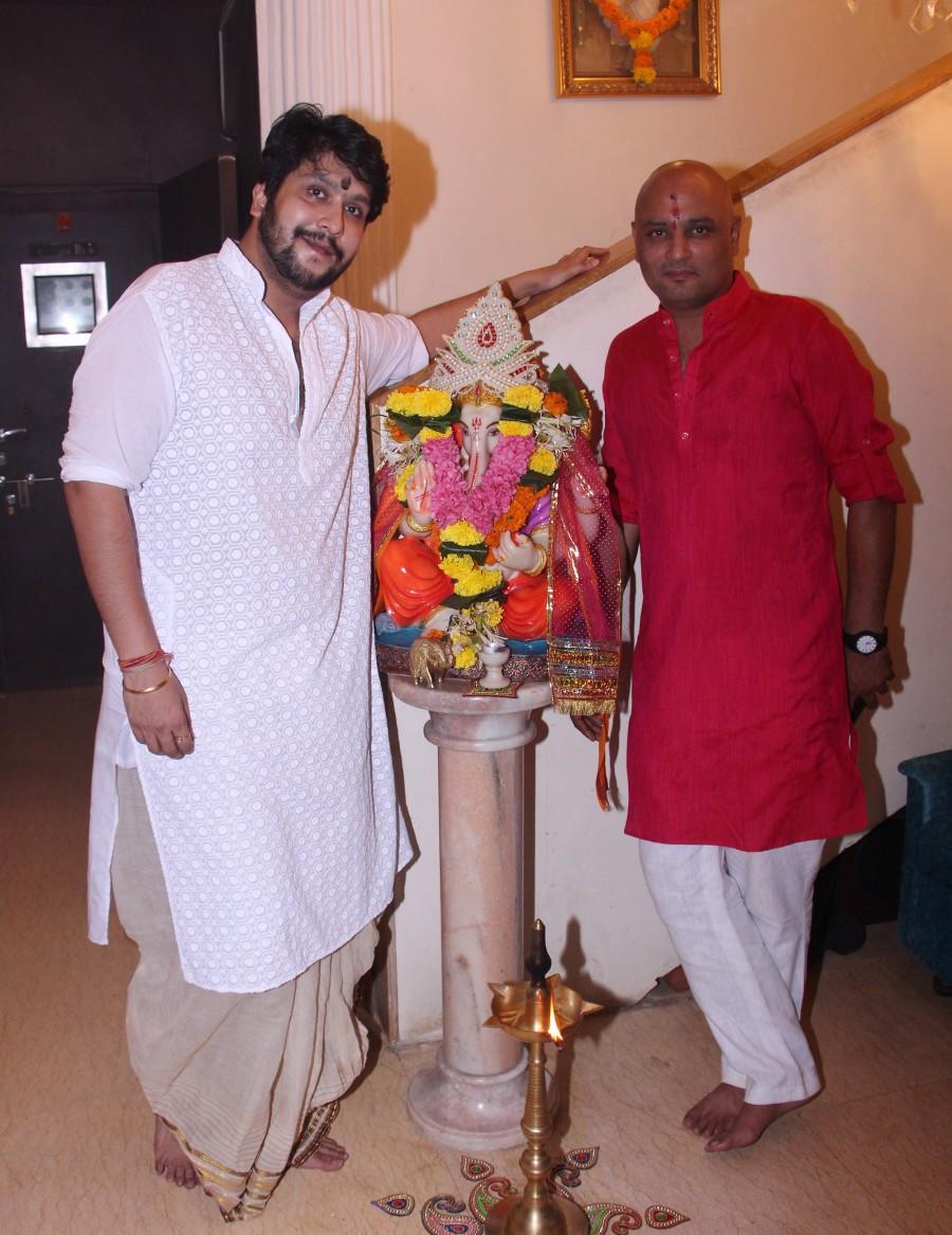 Bappa Lahiri and Raja Mukherjee at the Lahiri House Lakshmi Pooja in Juhu. Bappi Lahiri celebrates Lakshmi Pooja,Jeetendra,Alka Yagnik,Lalit Pandit,Sumona Chatterjee,Babul Supriyo,Bappi Lahiri