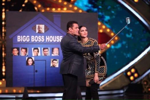 Photos of Bollywood actress Deepika Padukone unveils trailer of xXx: The Return of Xander Cage on Salman Khan's Bigg Boss 10.