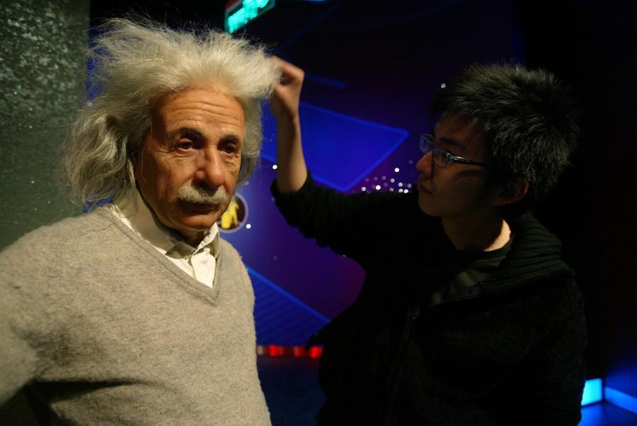 9: Albert Einstein earned $11.5 million. Michael Jackson,Charlie Brown,Arnold Palmer,Elvis Presley,Prince,Bob Marley,Theodor Geisel,John Lennon,Albert Einstein,Forbes Top-Earning Dead Celebrities,Top-earning dead celebrities,dead celebrities,Top-earning dead celebrities pics,Top-earning dead cel