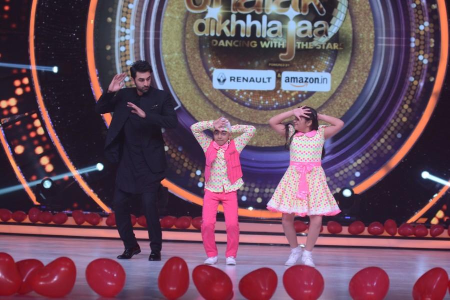 Special moments of Bollywood actor Ranbir Kapoor when he visited the sets of Jhalak Dikhhla Jaa for the promotion of his upcoming movie 'Ae Dil Hai Mushkil' as the special judge on the show, joining judges Karan Johar, Ganesh Hegde and Jacqueline Fernandez on the jury table. Ranbir Kapoor,Ranbir Kapoor on Jhalak Dikhhla Jaa,Ae Dil Hai Mushkil,Ae Dil Hai Mushkil promotion,Ae Dil Hai Mushkil movie promotion,Karan Johar,Ganesh Hegde,Jacqueline Fernandez,Ranbir Kapoor Candid Moments,Ranbir Kapoor Candid Moments pics,Ranbir Kapoor