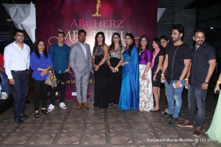 Mrs. Archerz India is presented by Ashish Rai (A R Entertainment Private Ltd) designed this social platform to promote them along with the sponsors Mr. Bunty Pali of ‘Garjana Productions’, Doctor Shah of ‘Raas Aesthetic’, Mrs Nirmala Kalludi and Mr. Sunil Kalludi from Melena Oil. Other well-wisher announced this first "ARCHERZ MRS INDIA 2017" AWARD to be held in January 2017. Archerz Mrs. India 2017,Mrs. India 2017,Mrs Anjana,Mrs Sakshi,Mrs. Archer India,Bharat Chawda Gurmeet Rehal,Bharat Chawda,Gurmeet Rehal