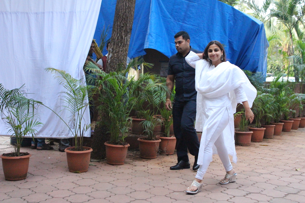 Vidya Balan at Prayer meeting of Shilpa Shetty's father Surendra Shetty. Shilpa Shetty,Prayer meet for Shilpa Shetty's father,Amitabh Bachchan,Aishwarya Rai Bachchan,Preity Zinta,Vidya Balan,Shilpa Shetty Prayer meet,Celebs at Shilpa Shetty Prayer meet,Shilpa Shetty Prayer meet pics,Shilpa Shetty Prayer meet images,Shilpa