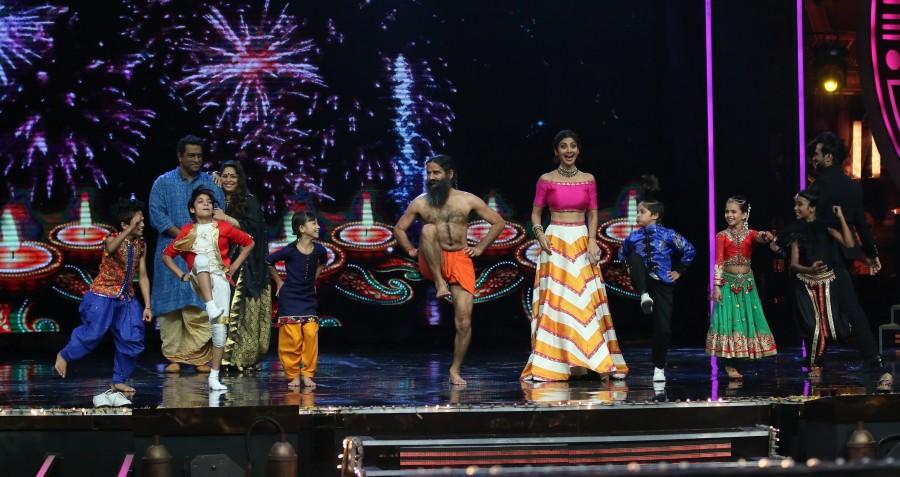 Yoga guru Baba Ramdev with filmmaker Anurag Basu, choreographer Geeta Kapoor and actress Shilpa Shetty on the sets of Sony TV reality show Super Dancer in Mumbai on Oct. Baba Ramdev,Anurag Basu,Geeta Kapoor,Shilpa Shetty,Super Dancer,reality show,Baba Ramdev demonstrates Yoga,Baba Ramdev on Super Dancer