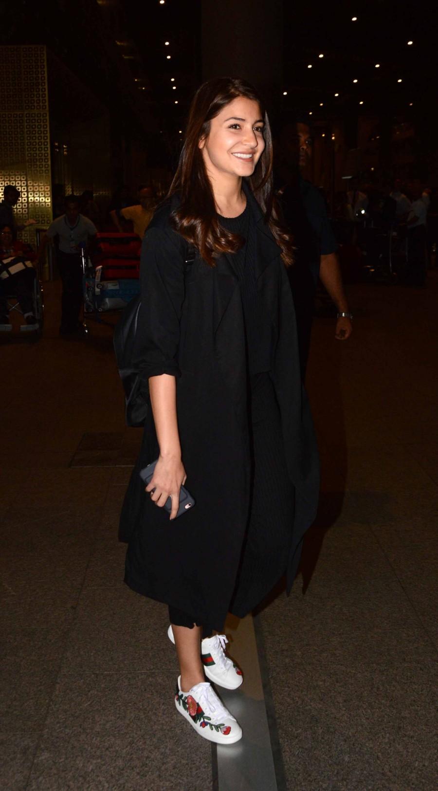 Photos of Bollywood actress Anushka Sharma returns back post The Ring's shoot. Anushka Sharma,Anushka Sharma returns The Ring's shoot,The Ring,actress Anushka Sharma,Anushka Sharma snapped at Airport,Anushka Sharma latet pics,Anushka Sharma latet imgaes,Anushka Sharma latet photos,Anushka Sharma latet stills,Anushka Sharma late