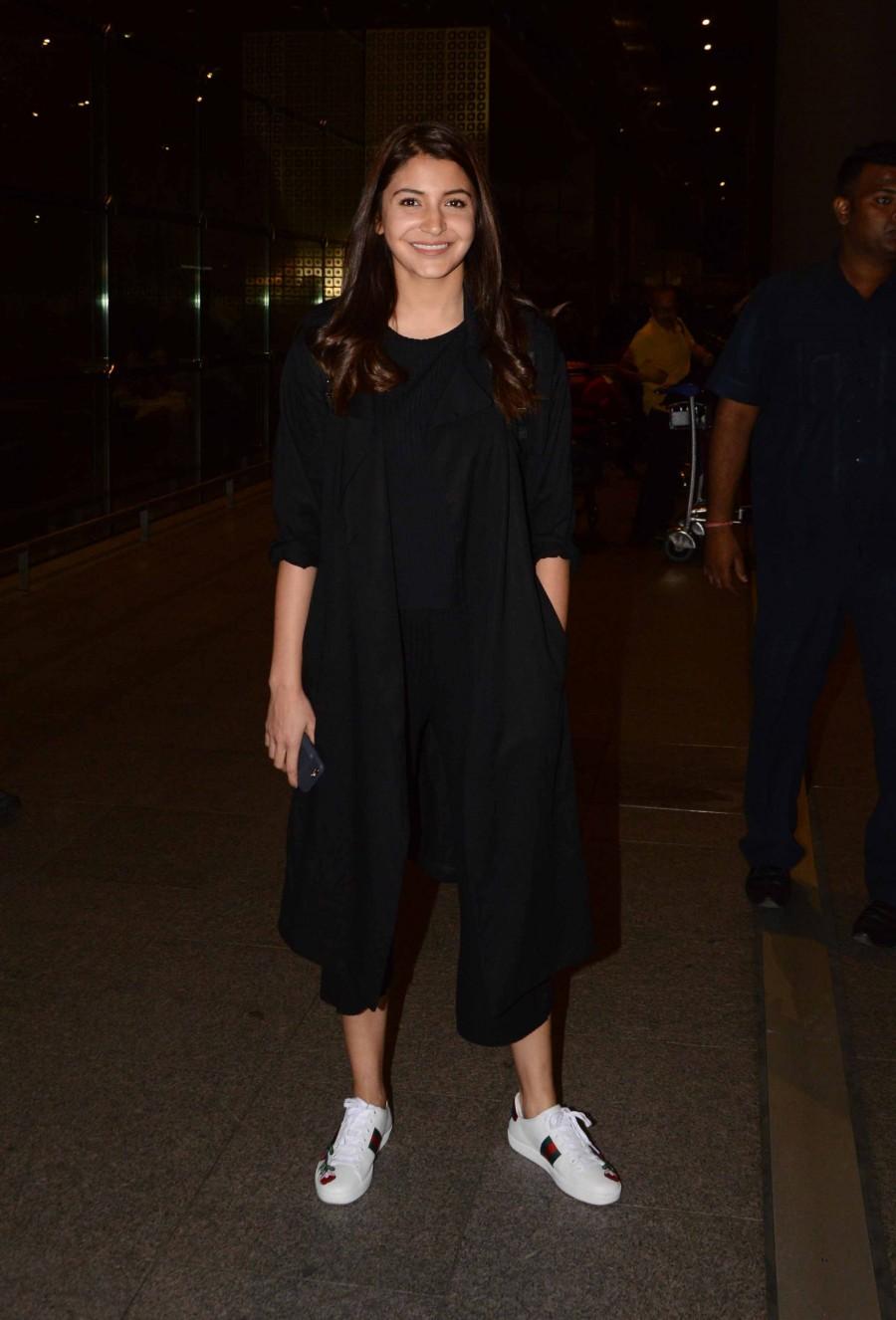 Photos of Bollywood actress Anushka Sharma returns back post The Ring's shoot. Anushka Sharma,Anushka Sharma returns The Ring's shoot,The Ring,actress Anushka Sharma,Anushka Sharma snapped at Airport,Anushka Sharma latet pics,Anushka Sharma latet imgaes,Anushka Sharma latet photos,Anushka Sharma latet stills,Anushka Sharma late