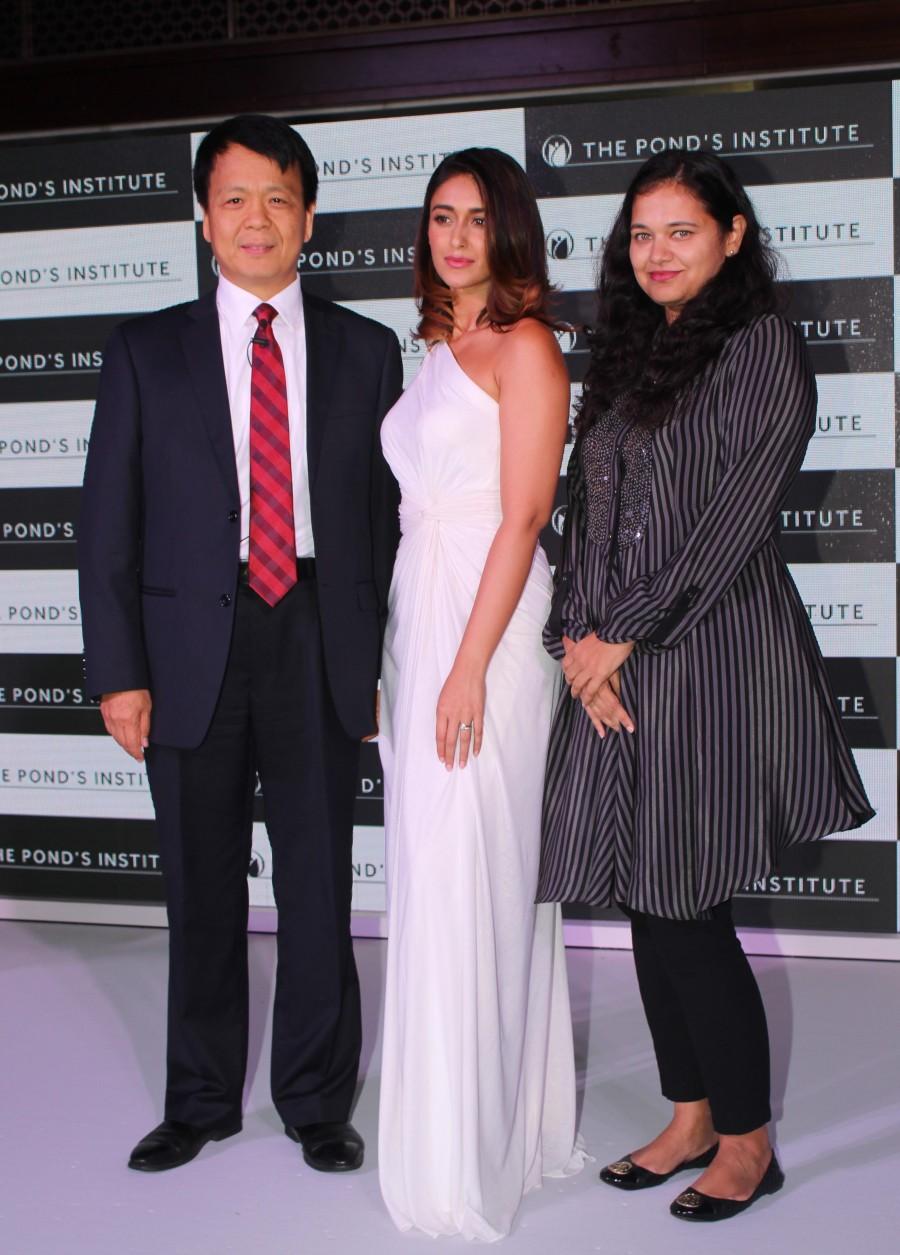 Photos of Actress Ileana D'Cruz and Amy Jackson during the launch of Pond's Institute and Pond's Skincare products in Mumbai on Oct. 18, 2016. Ileana D'Cruz,Amy Jackson,Ileana D'Cruz launches Pond's new skincare products,Amy Jackson launches Pond's new skincare products,Pond's new skincare products,Amy Jackson latest pics,Amy Jackson latest images,Amy Jackson latest phot