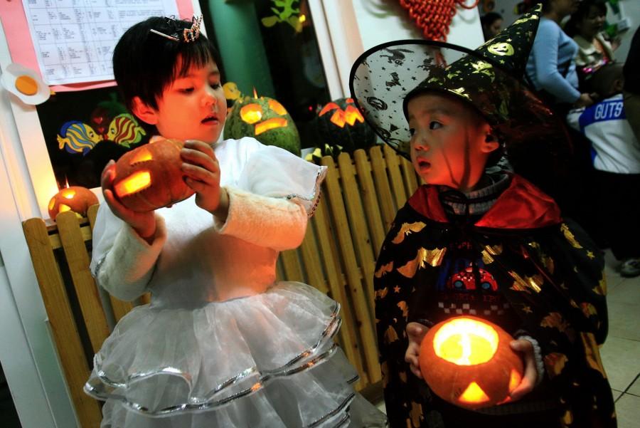 Children in costumes hold pumpkin lanterns as they celebrate the upcoming Halloween at a kindergarten in Jinan, the capital of east China's Shandong province. Halloween,Kids dressed in witches,Halloween celebrations,Witches Kids Costumes,Witch Costume Ideas For Halloween,Witch Costumes,toddler costumes
