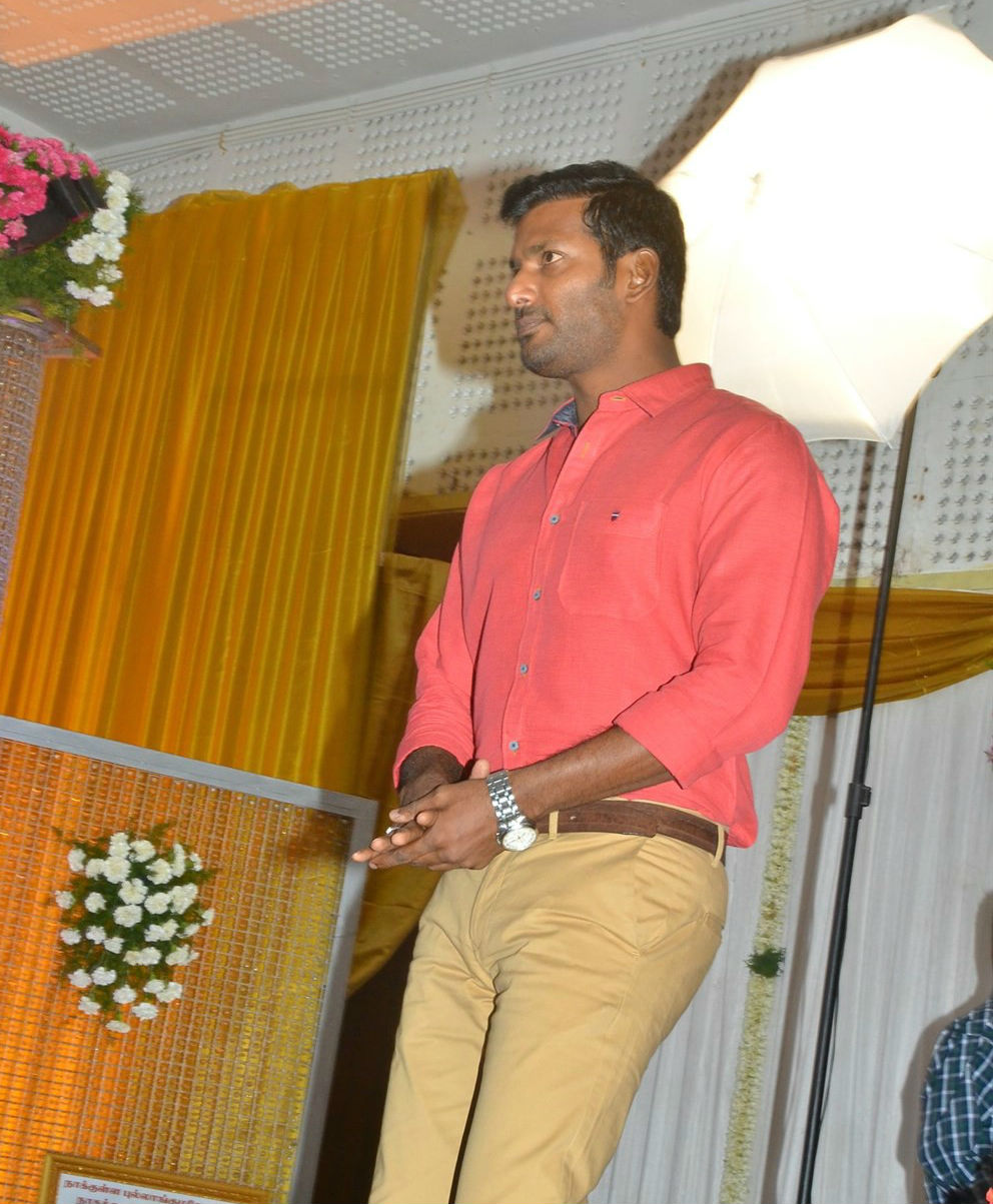 Vishal at Actress Jayachitra's son Amresh Ganesh and Keerthi Hanusha Wedding Reception. Jyothika,Vishal,Shanthanu,Jayachitra son Amresh Keerthi Wedding Reception,Amresh Keerthi Wedding Reception,Amresh Keerthi,Keerthi Hanusha Wedding Reception