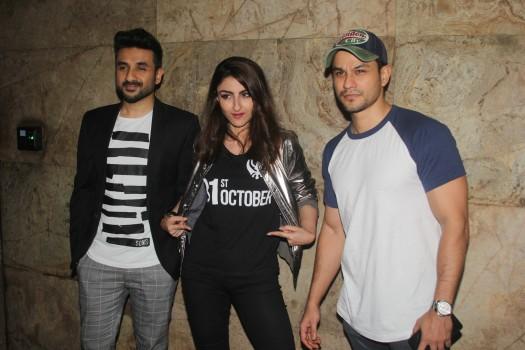 Actor Vir Das recently hosted a special screening for his close friends and family for his upcoming movie '31st October'. His close friends from the industry also attended the screening along with his Co-star Soha Ali Khan. Also present at the event were Kunal Khemu, Neha Dhupia, Rannvijay Singh, Milap Zaveri, Ashwin Mushran amongst many others. Now, we can not wait to see the movie where Vir is playing a serious role for the first time. The movie releases on 21st October.