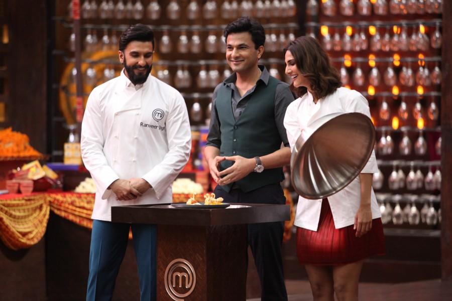 Photos of Bollywood actor Ranvir Singh and Vaani Kapoor on the set of MasterChef India Season 5 as a part of the promotion of Befikre. Ranveer Singh,Vaani Kapoor,Vikas Khanna on MasterChef India Season 5,Vikas Khanna,MasterChef India Season 5,Befikre promotion,Befikre movie promotion