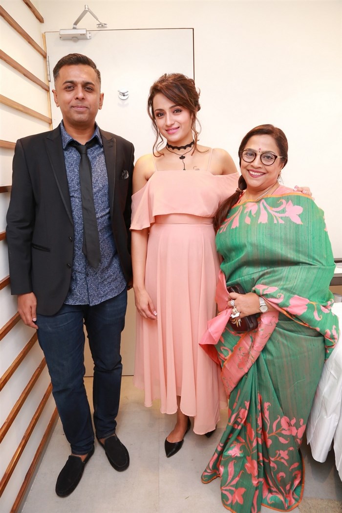 Photos of South Indian Actress Trisha Krishnan launches Spalon India’s 2nd Bounce Salon and Spa at Inorbit Mall in Hyderabad. Trisha,Trisha launches Bounce Salon & Spa,Trisha Krishnan,Trisha latest pics,Trisha latest images,Trisha latest photos,Trisha latest stills,Trisha latest pictures