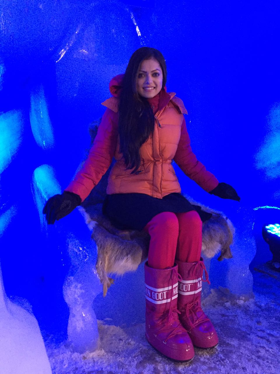 Actress Drashti Dhami sprained her leg while shooting for TV show "Pardes Mein Hai Mera Dil" here. According to a source close to the actress, when Drashti tried to roll down and jump on ice she fell down and sprained her leg. The incident happened last week, and the shoot had to be delayed for five hours due to the injury. Drashti Dhami,Pardes Mein Hai Mera Dil,Drashti Dhami in Austria,Pardes Mein Hai Mera Dil serial,Actress Drashti Dhami
