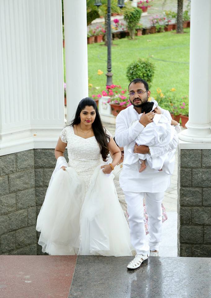Muktha looked gorgeorus in a white attire along with her husband Rinku Tomy. Muktha,actress Muktha,Muktha daughter,Muktha baby,Muktha baby baptism,rimi tomy,Muktha kids,Muktha daughter kanmani