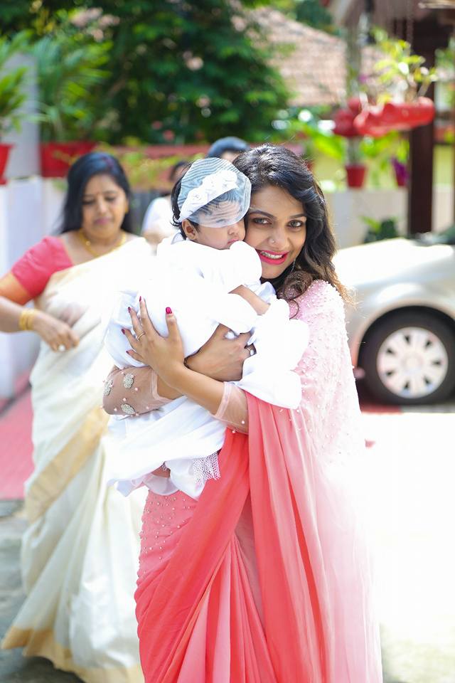 Rinku's sister and popular playback singer Rimi Tomy is seen with Kiara. Muktha,actress Muktha,Muktha daughter,Muktha baby,Muktha baby baptism,rimi tomy,Muktha kids,Muktha daughter kanmani