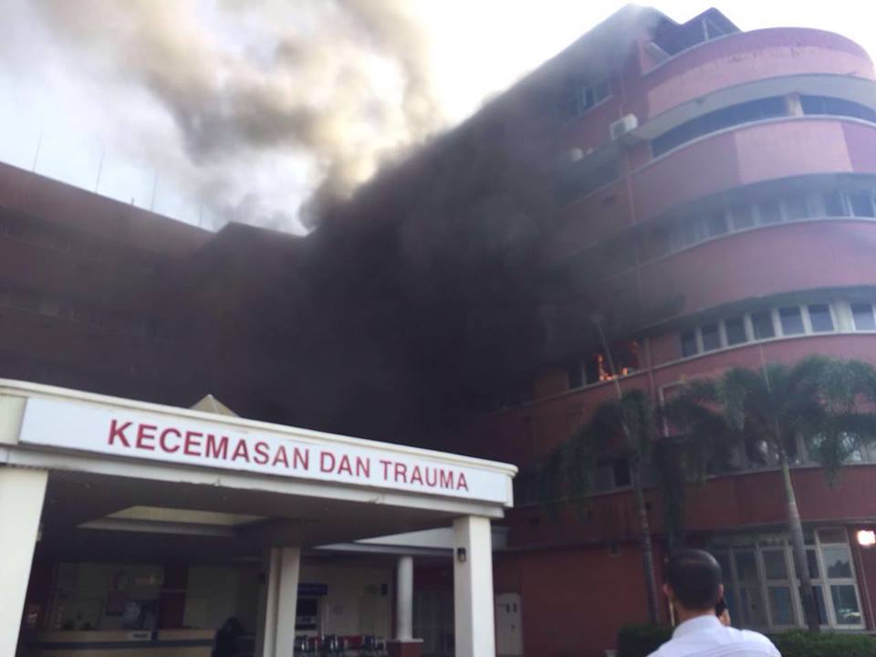 Six dead after fire breaks out at Sultanah Aminah Hospital in JB. Fire breaks at Sultanah Aminah hospital,Sultanah Aminah hospital,Sultanah Aminah hospital in JB,Fire erupts at JB's Sultanah Aminah hospital,Fire erupts at Sultanah Aminah hospital,JB's Sultanah Aminah hospital